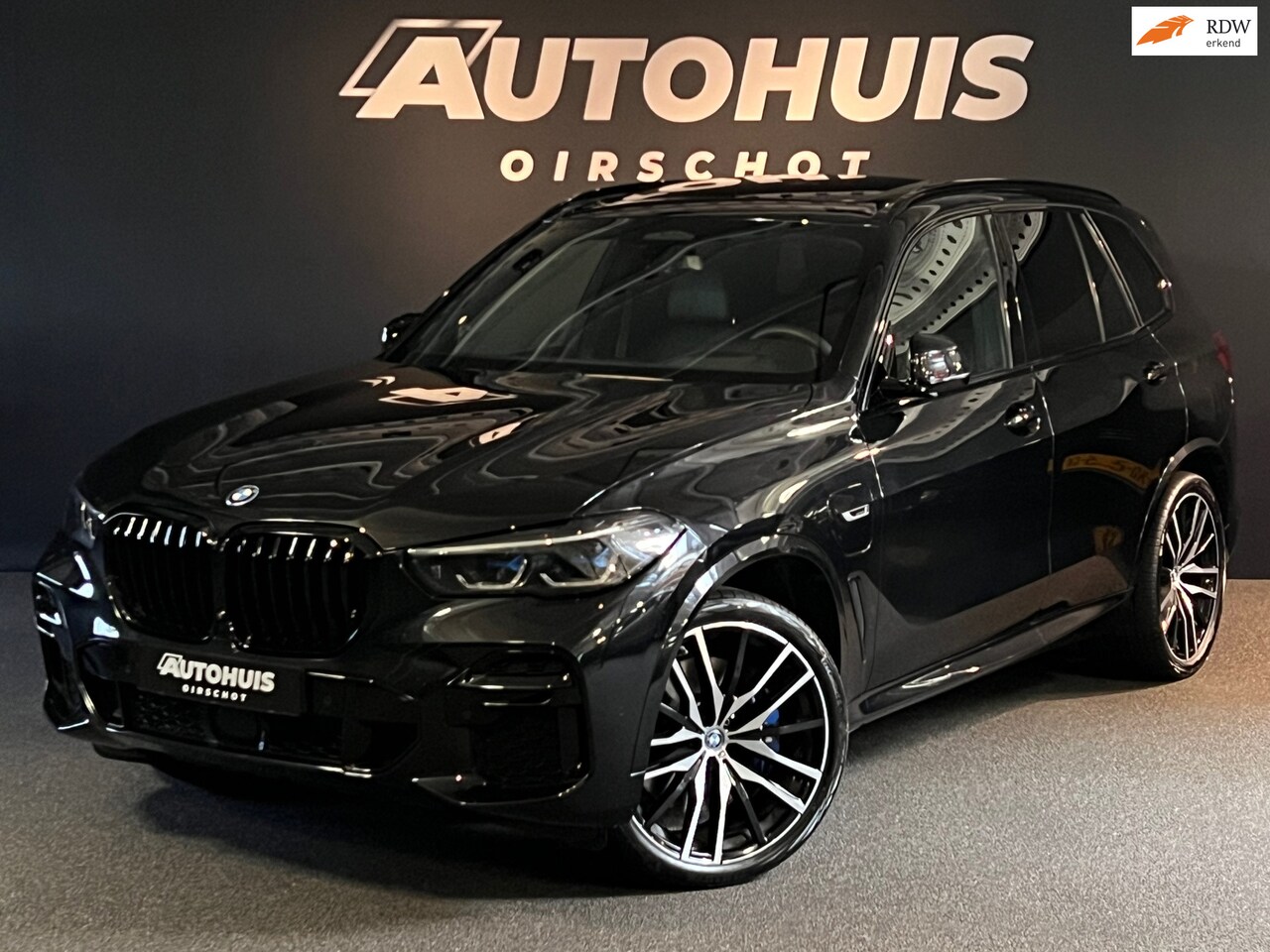 BMW X5 - XDrive45e High Executive Edition M Pano/ Trekhaak/ Laser/ 360 Camera/ H&K/ Stoelventilatie - AutoWereld.nl