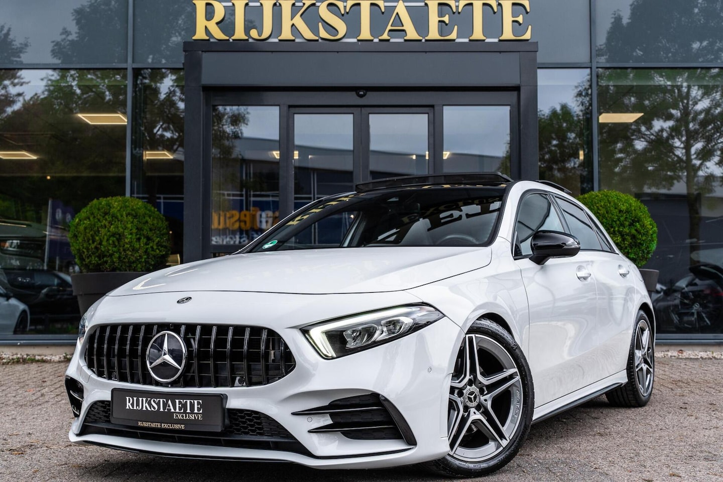 Mercedes-Benz A-klasse - A200 AMG|PANO|CAMERA|18'|CARPLAY|SFEERVER. - AutoWereld.nl