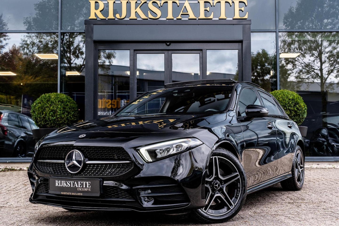 Mercedes-Benz A-klasse - A250e AMG|PANO|18''|CAMERA|LED|SFEERVERL. - AutoWereld.nl