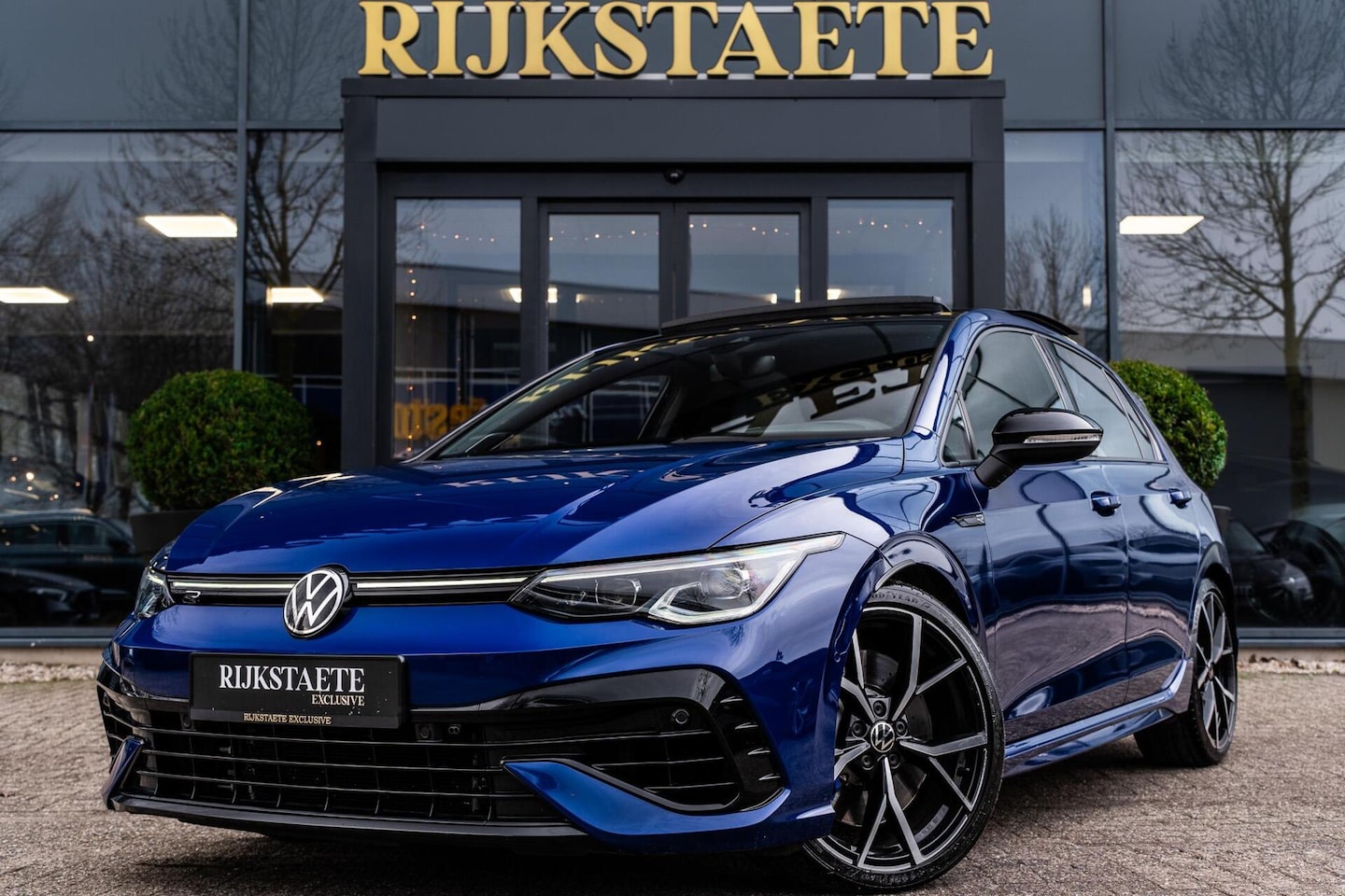 Volkswagen Golf - 2.0 TSI R 4Motion|PANO|AKRAPOVIC|HEAD-UP|H&K - AutoWereld.nl