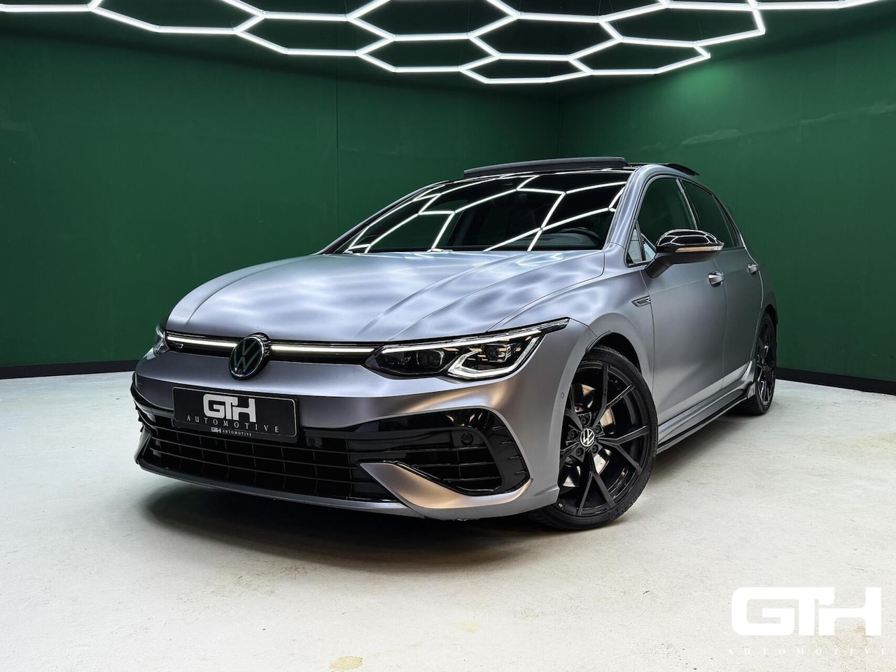 Volkswagen Golf - 2.0 TSI R 4Motion H/K | Head-up | IQ | Pano - AutoWereld.nl