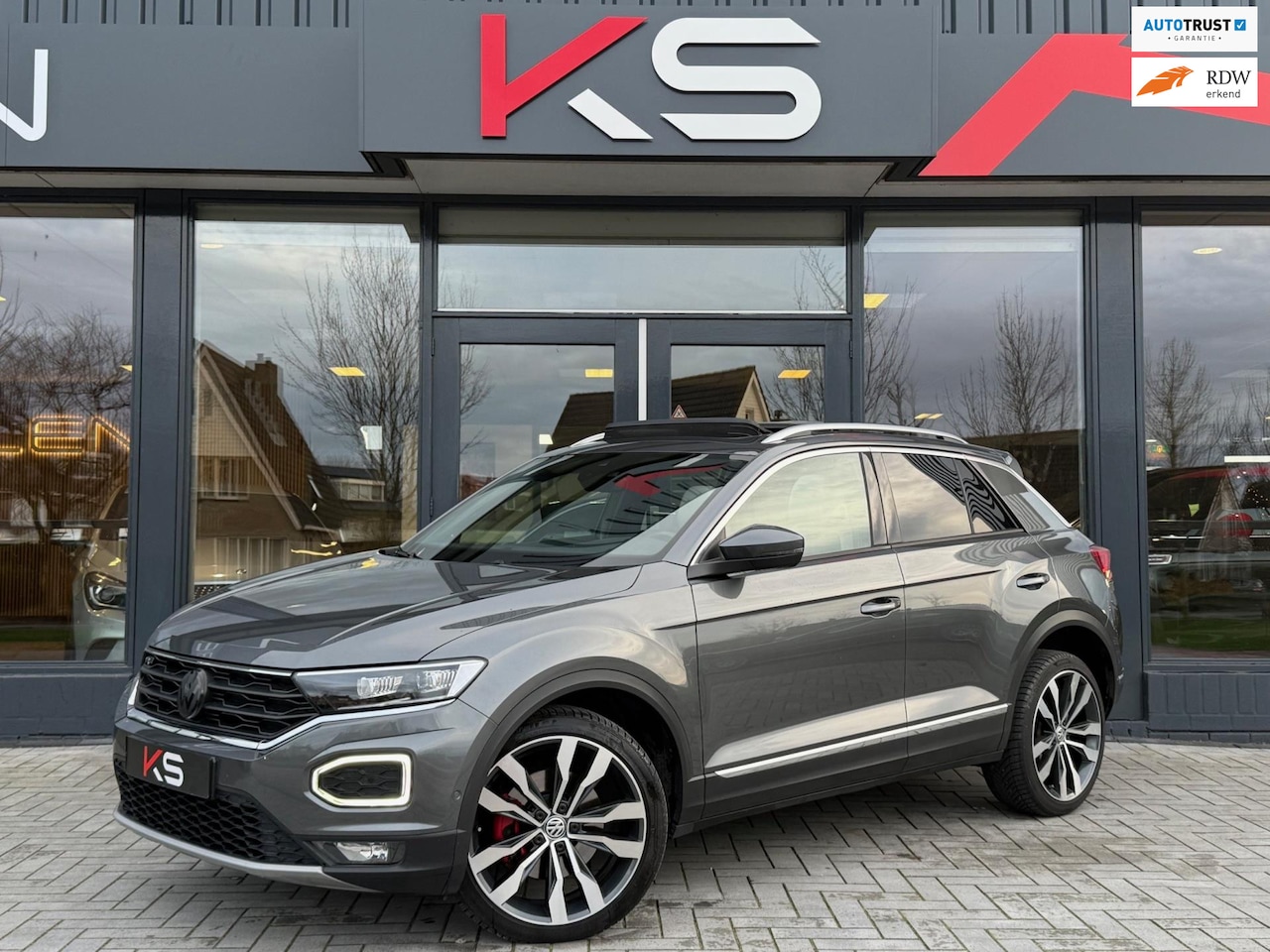 Volkswagen T-Roc - 2.0 TSI 4Motion Sport R Virtual Pano Leder - AutoWereld.nl