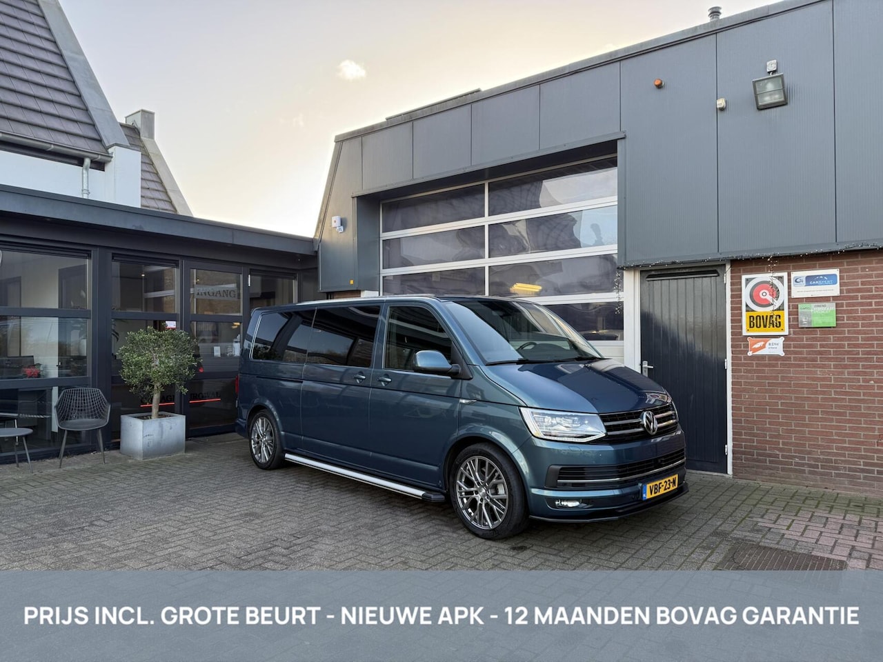 Volkswagen Transporter - 2.0 TDI L2H1 DC Highline 2X SCHUIFD/ACC *INCL. BEURT 12 MND BOVAG* - AutoWereld.nl