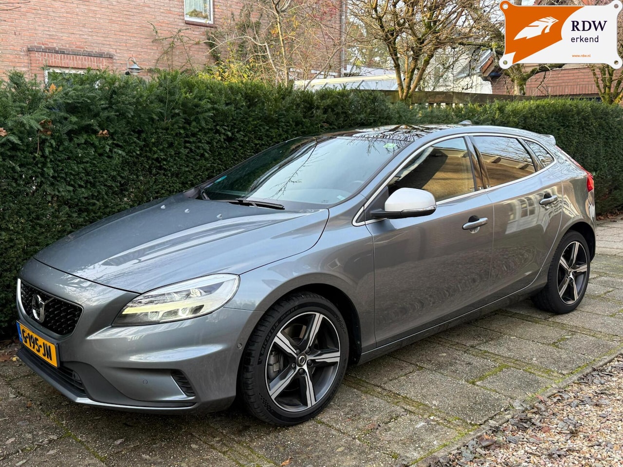 Volvo V40 - 1.5 T3 R-Design l H&K l Pano l Camera l Full led - AutoWereld.nl
