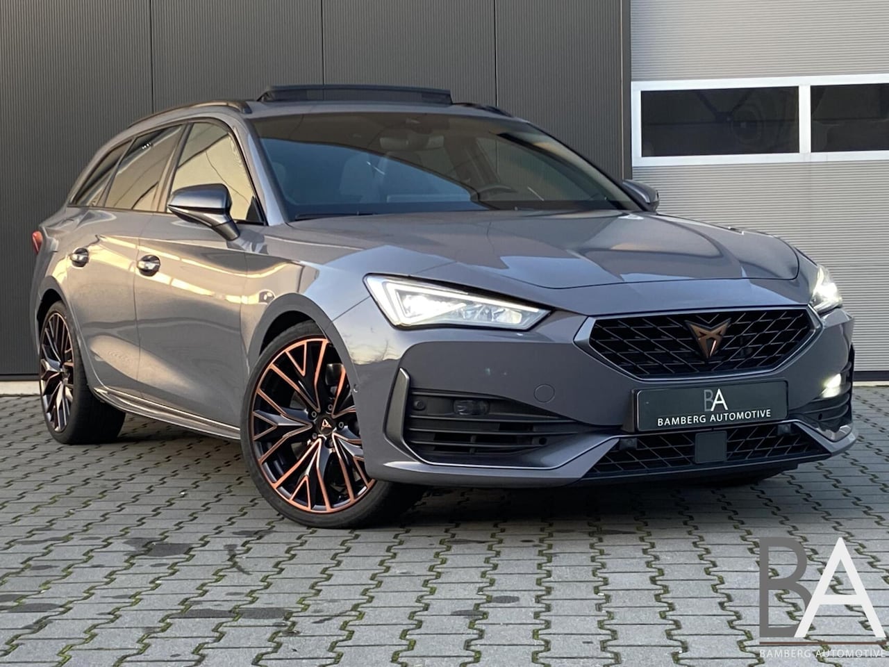 CUPRA Leon Sportstourer - ST VZ 4Drive|pano|trekhaak|Brembo| full-option - AutoWereld.nl