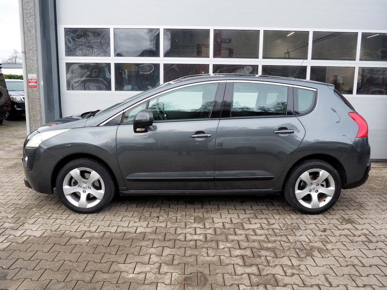 Peugeot 3008 - ST 1.6 THP CLIMA NAVI PANOD. TREKH. CRUISE