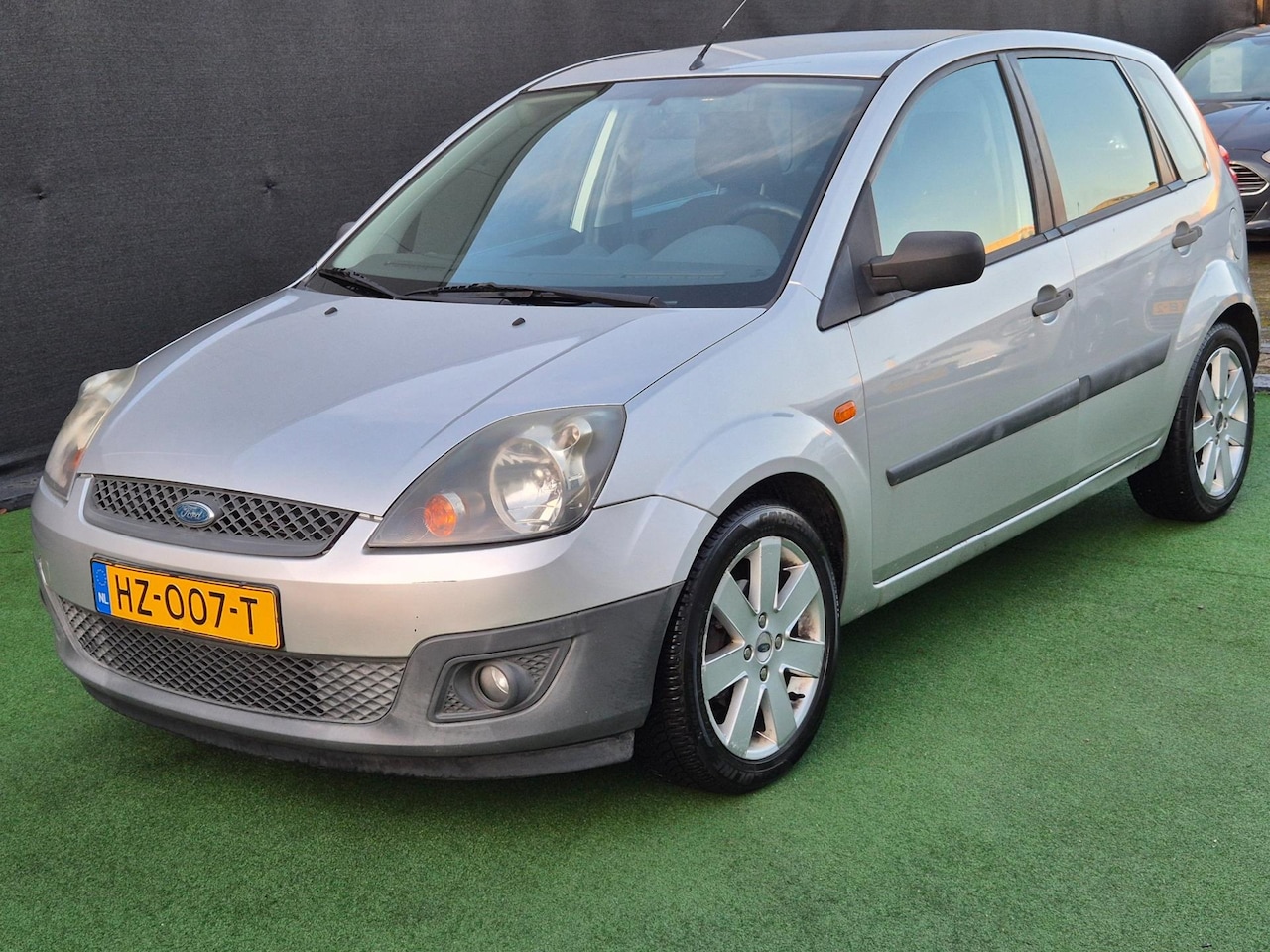 Ford Fiesta - 1.6-16V Futura 1.6-16V Futura - AutoWereld.nl
