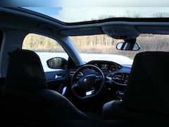 Peugeot 308 - 1.2 PureTech Allure met panoramadak