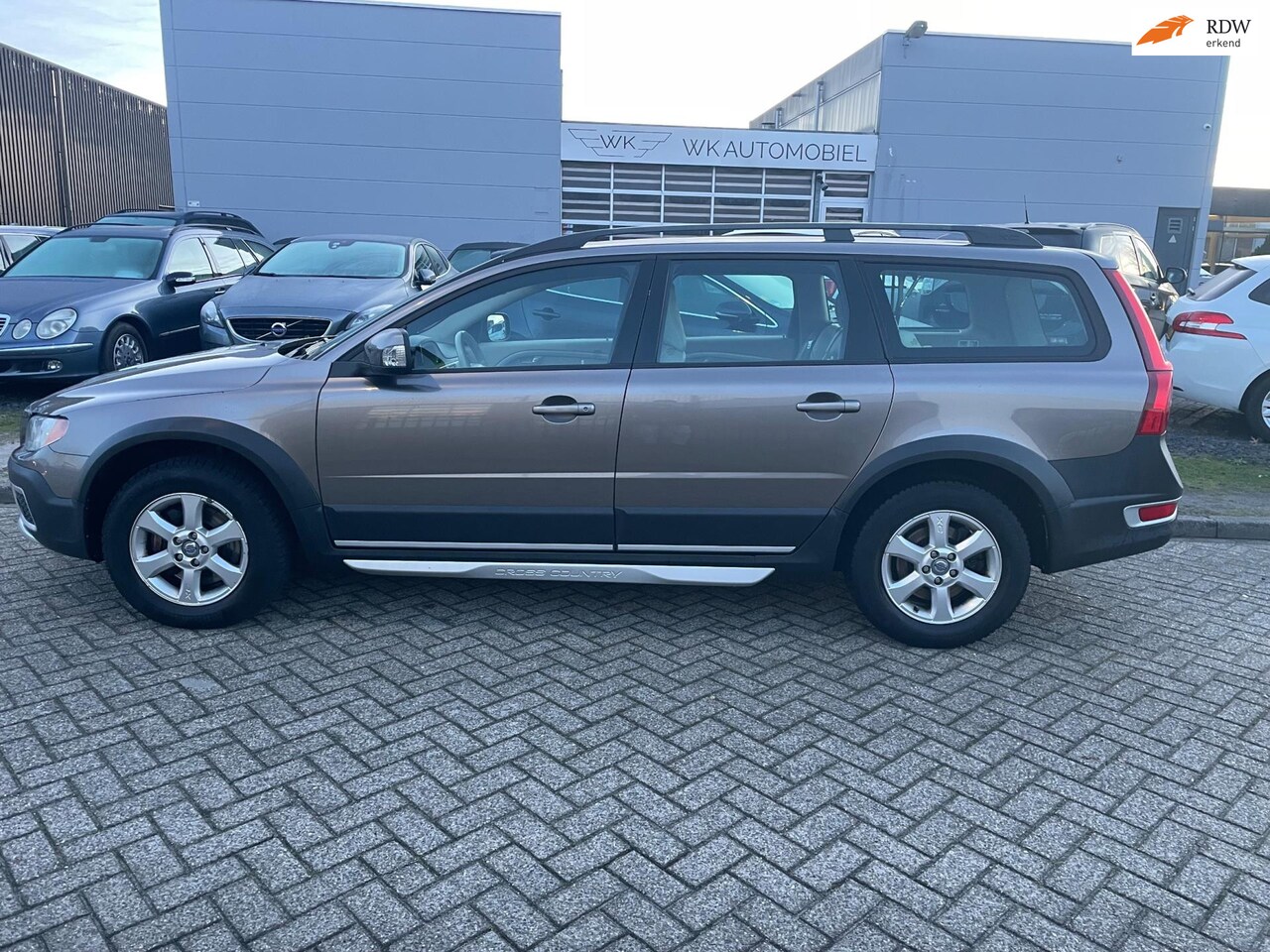 Volvo XC70 - 2.4 D5 Momentum Garantie - AutoWereld.nl