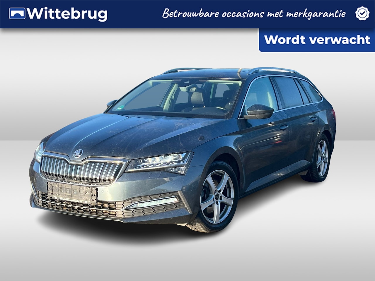 Skoda Superb Combi - 1.4 TSI iV 218pk Style DSG Automaat / Panorama dak / Navigatie High / LM 18 inch / LED / 3 - AutoWereld.nl