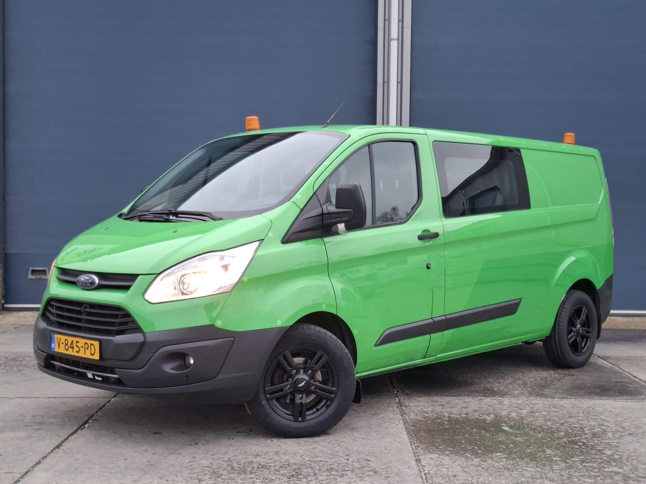 Ford Transit Custom - 290 2.0 TDCI L2H1 Trend DC DUBBEL CABINE / AIRCO / CRUISE CONTROLE / CAMERA - AutoWereld.nl