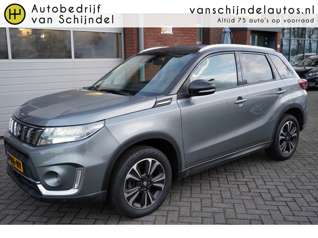 Suzuki Vitara - 1.4 BOOSTERJET STYLE LUXE SMART HYBRID ZWART DAK DEALER ONDERHOUDEN CAMERA AFN.TREKHAAK  L - AutoWereld.nl