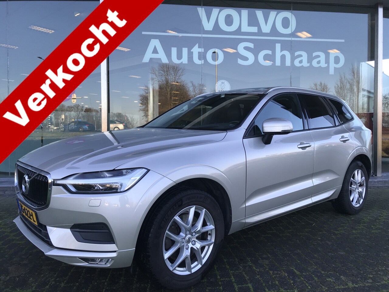 Volvo XC60 - 2.0 D4 Momentum Luxury Automaat | Rijklaar incl 12 mnd Bovag | Panoramadak Trekhaak Carpla - AutoWereld.nl