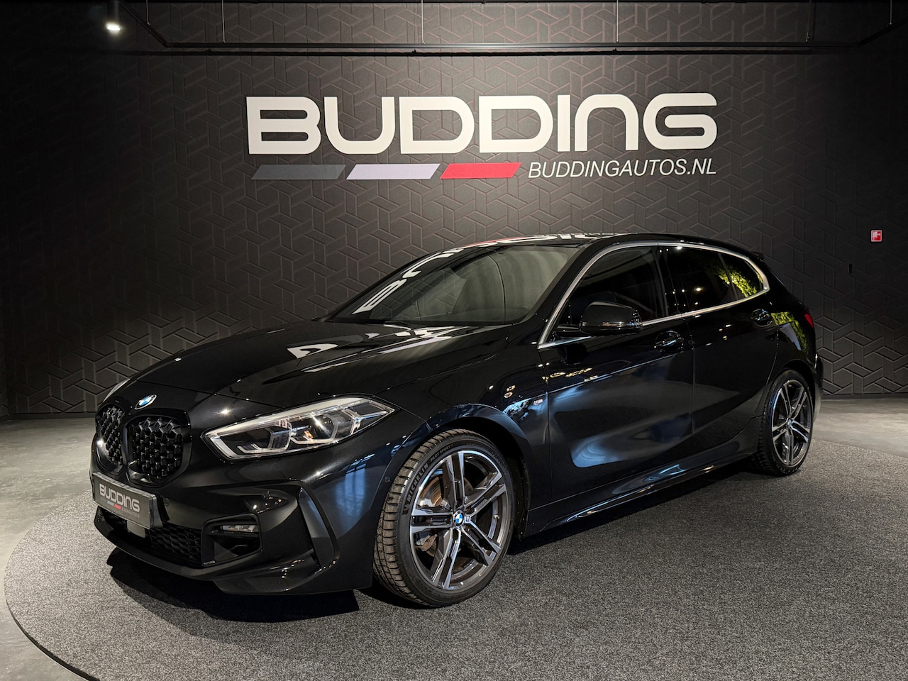 BMW 1-serie - 118i High Exe | M-sport | Camera | Leder - AutoWereld.nl