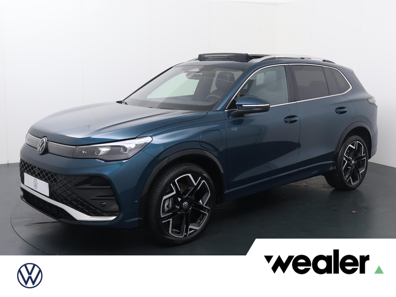 Volkswagen Tiguan - 1.5 eHybrid R-Line Business | 225 PK | SoH 97% | Multifunctioneel stuurwiel | Panoramadak - AutoWereld.nl