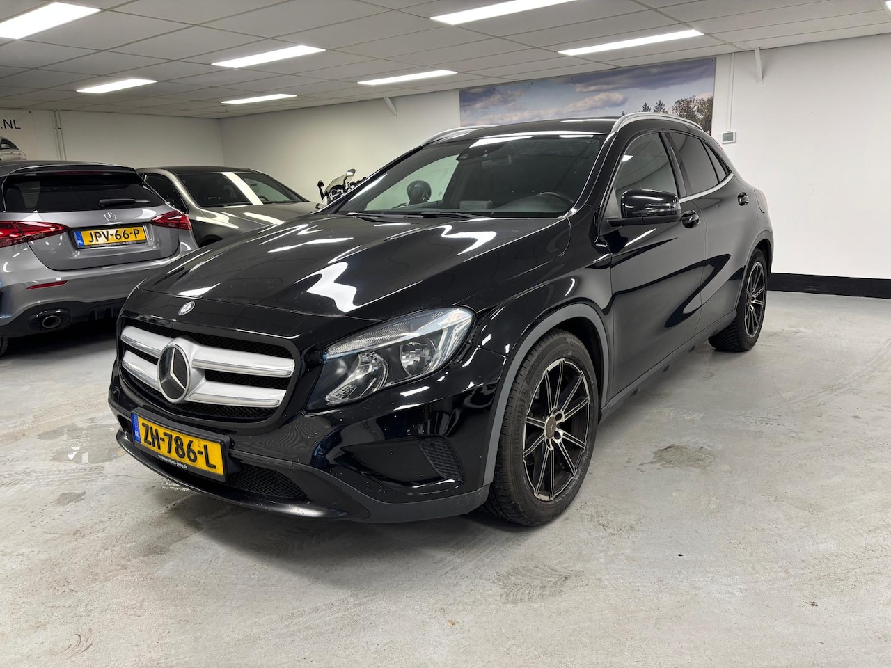 Mercedes-Benz GLA-Klasse - 220 CDI Urban Dodehoek Distronic Camera Trekhaak Aut airco Parktronic - AutoWereld.nl