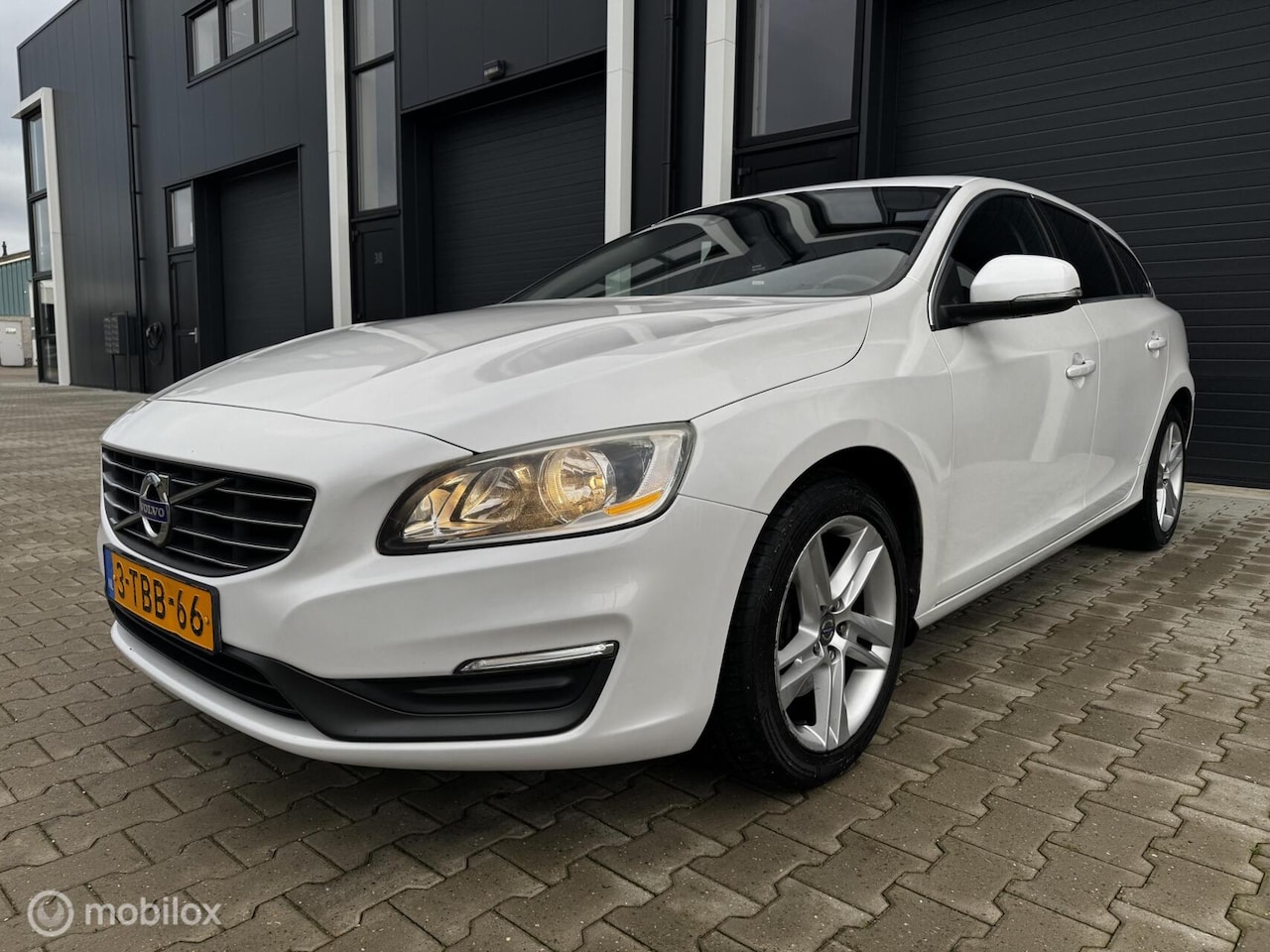 Volvo V60 - 1.6 D2 Momentum 1.6 D2 Momentum - AutoWereld.nl
