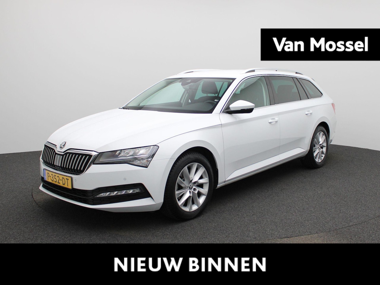 Skoda Superb Combi - 1.5 TSI ACT Business Edition | ACC | Carplay | Trekhaak | Climate control Facelift model | - AutoWereld.nl