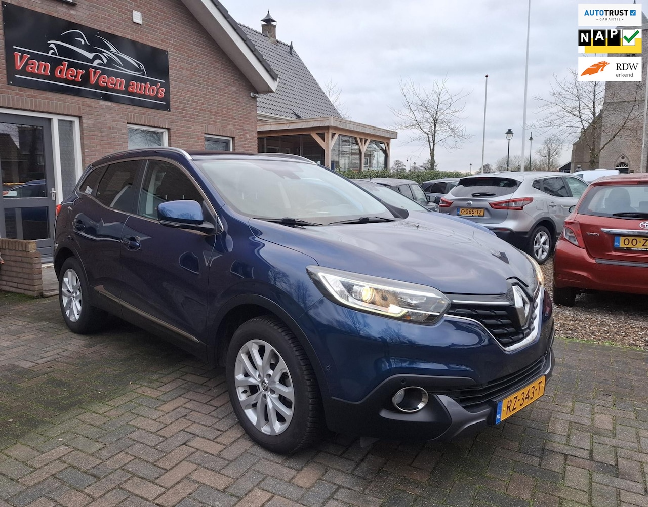 Renault Kadjar - 1.2 TCe Intens. Leder, navi, carplay, camera, trekhaak, cruise, etc. Inclusief onderhoudsb - AutoWereld.nl