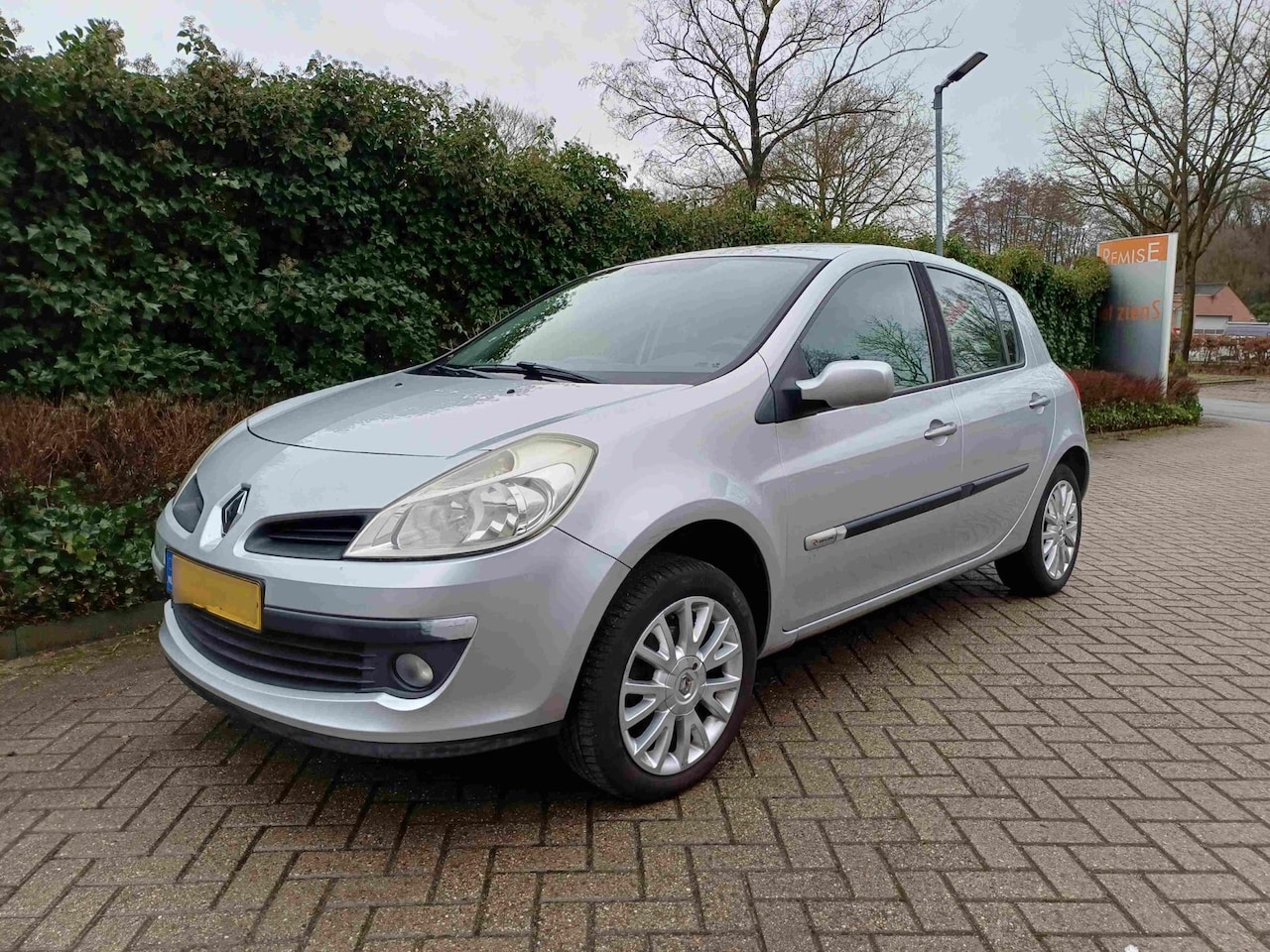 Renault Clio - 1.2-16V Special Rip Curl 1.2-16V Special Rip Curl - AutoWereld.nl