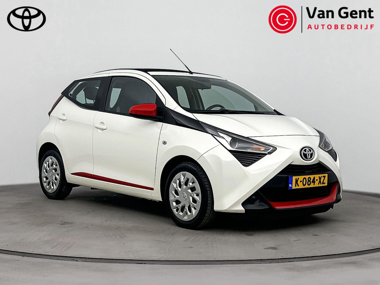 Toyota Aygo - 1.0 VVT-i x-play | Elektrisch vouwdak | Apple Carplay / Android Auto | Airco | Camera | Bl - AutoWereld.nl