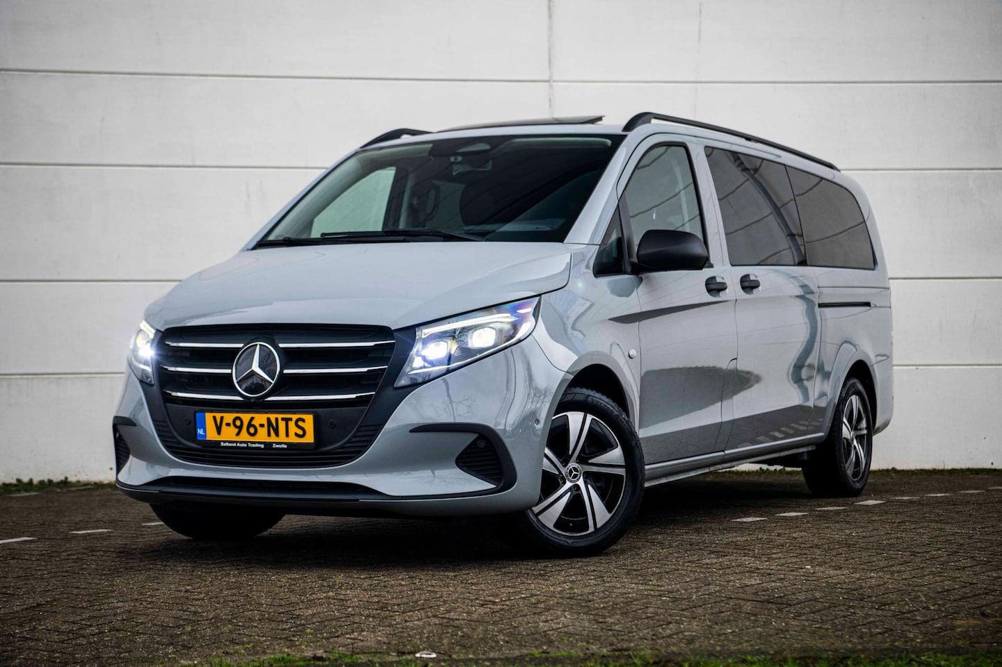 Mercedes-Benz Vito - 119 CDI Extralang 4-MATIC 5-PRS 2x Schuifdeur |ACC|LED|Navi|Leder| - AutoWereld.nl