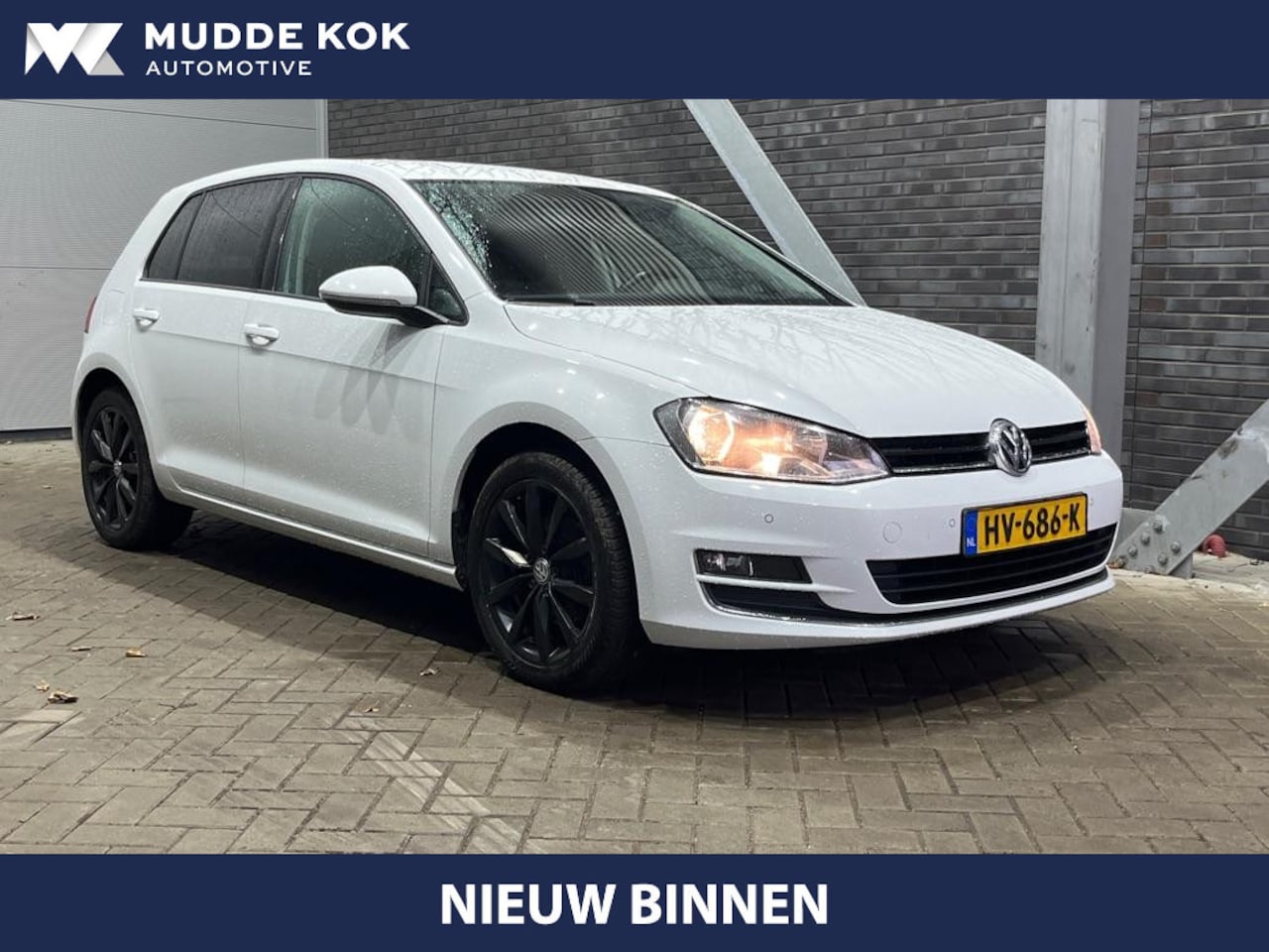 Volkswagen Golf - 1.4 TSI Business Edition | Automaat | Stoelverwarming | Camera | Getint Glas | 17 Inch - AutoWereld.nl