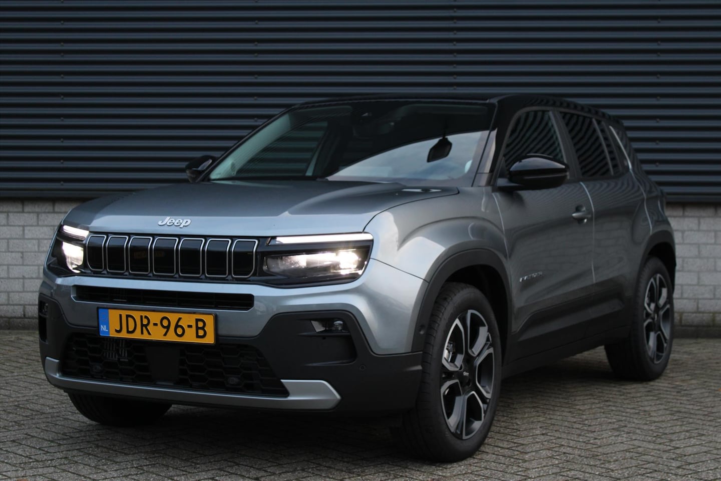 Jeep Avenger - 1.2T e-Hybrid 110pk Summit | Adaptive Cruise | Navi | Parkeersensoren Voor & Achter I Came - AutoWereld.nl