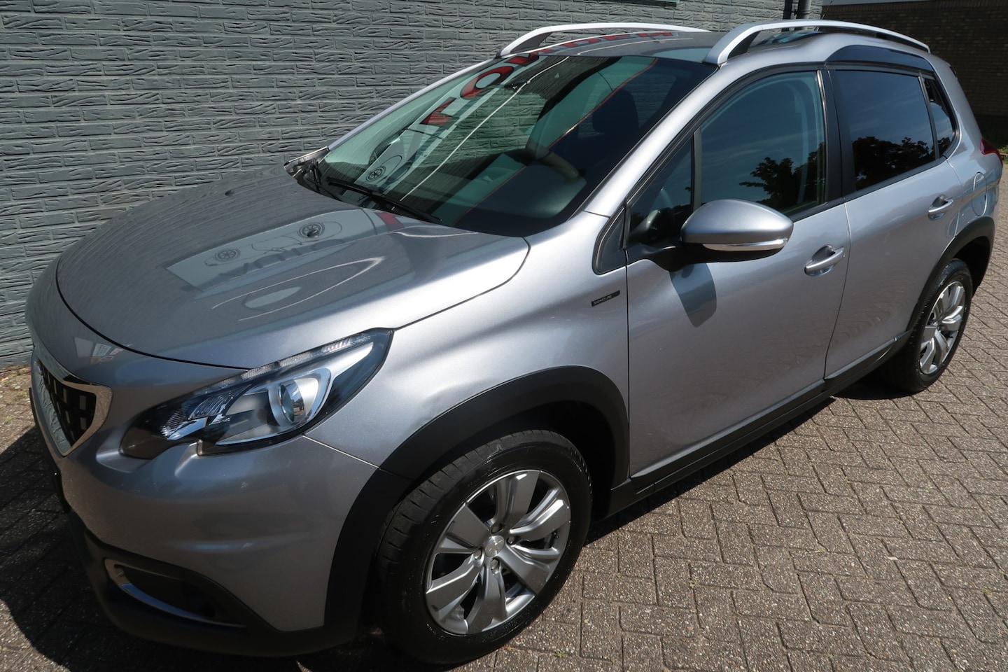 Peugeot 2008 - 1.2 PureTech Allure Eerste eigenaar nieuwe distributie NAP aanwezig - AutoWereld.nl