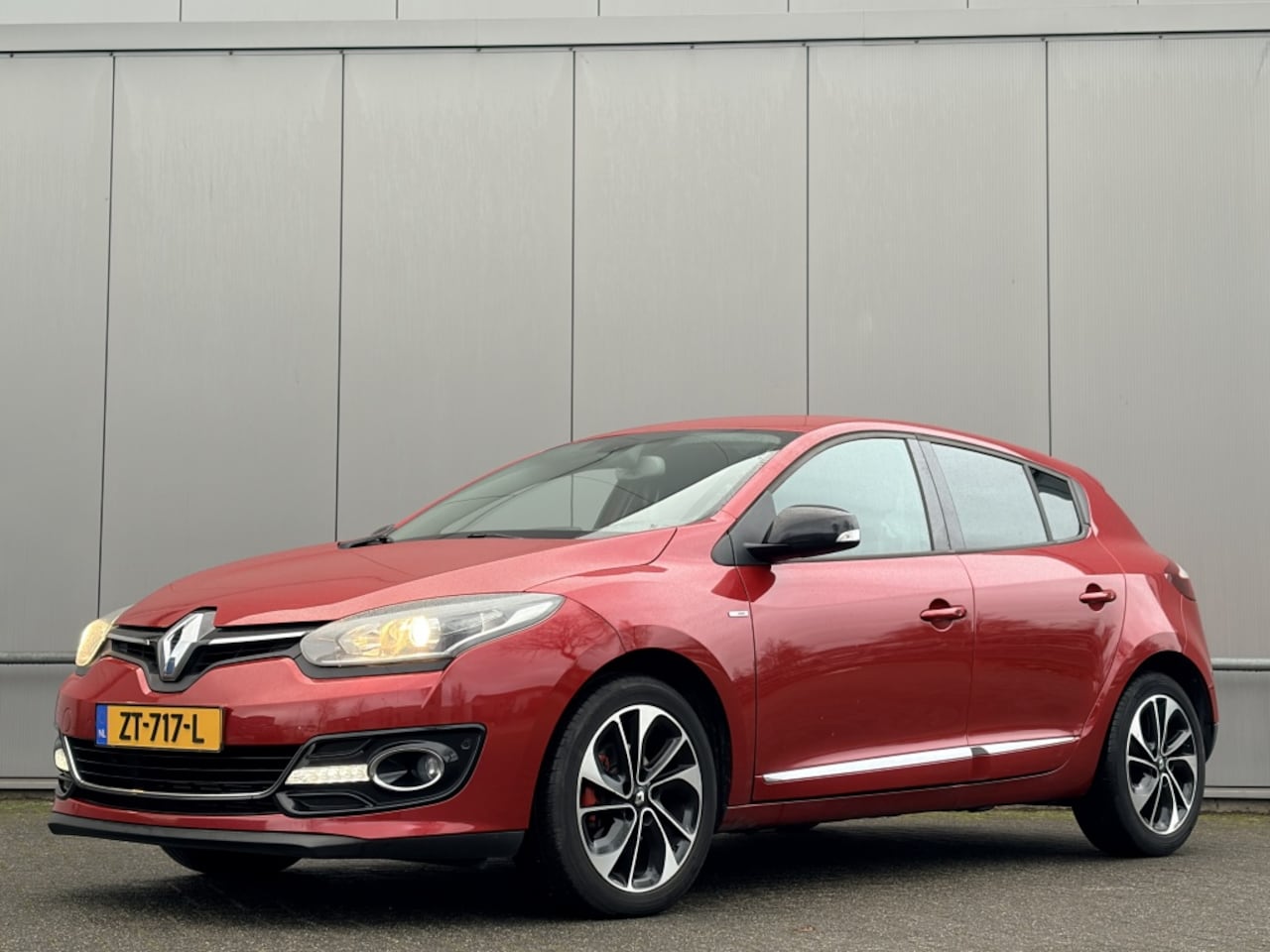 Renault Mégane - 1.2 TCe Bose - airco - navi - keyless - trekhaak - - AutoWereld.nl