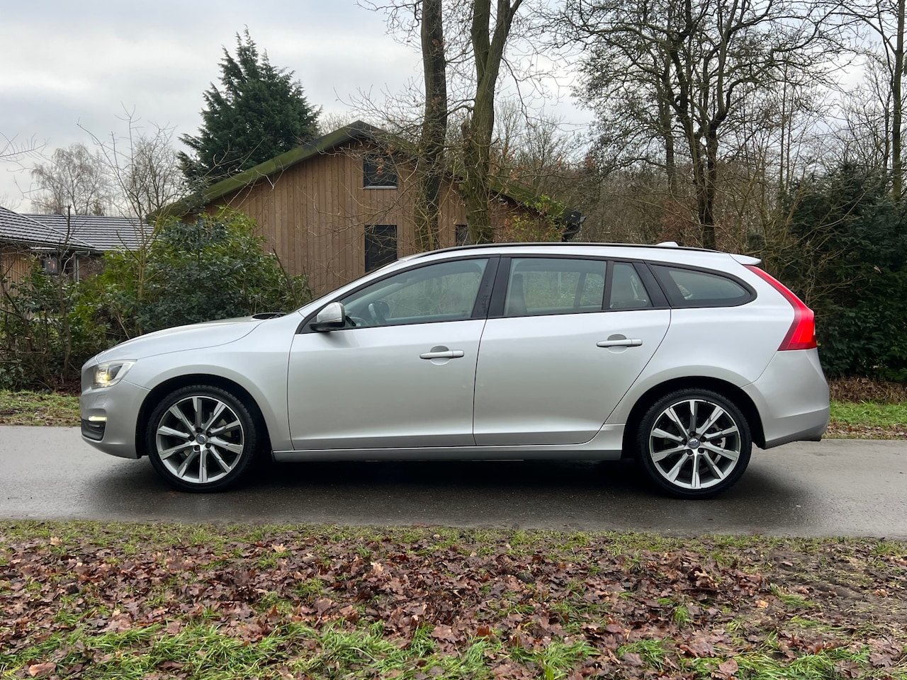 Volvo V60 - 2.0 D3 Kinetic 131000 km!!!!! - AutoWereld.nl