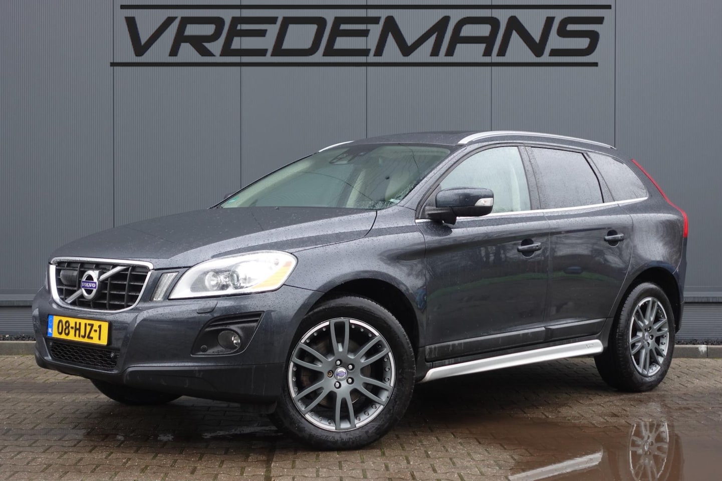 Volvo XC60 - 2.4 D5 AWD R-Design - AutoWereld.nl