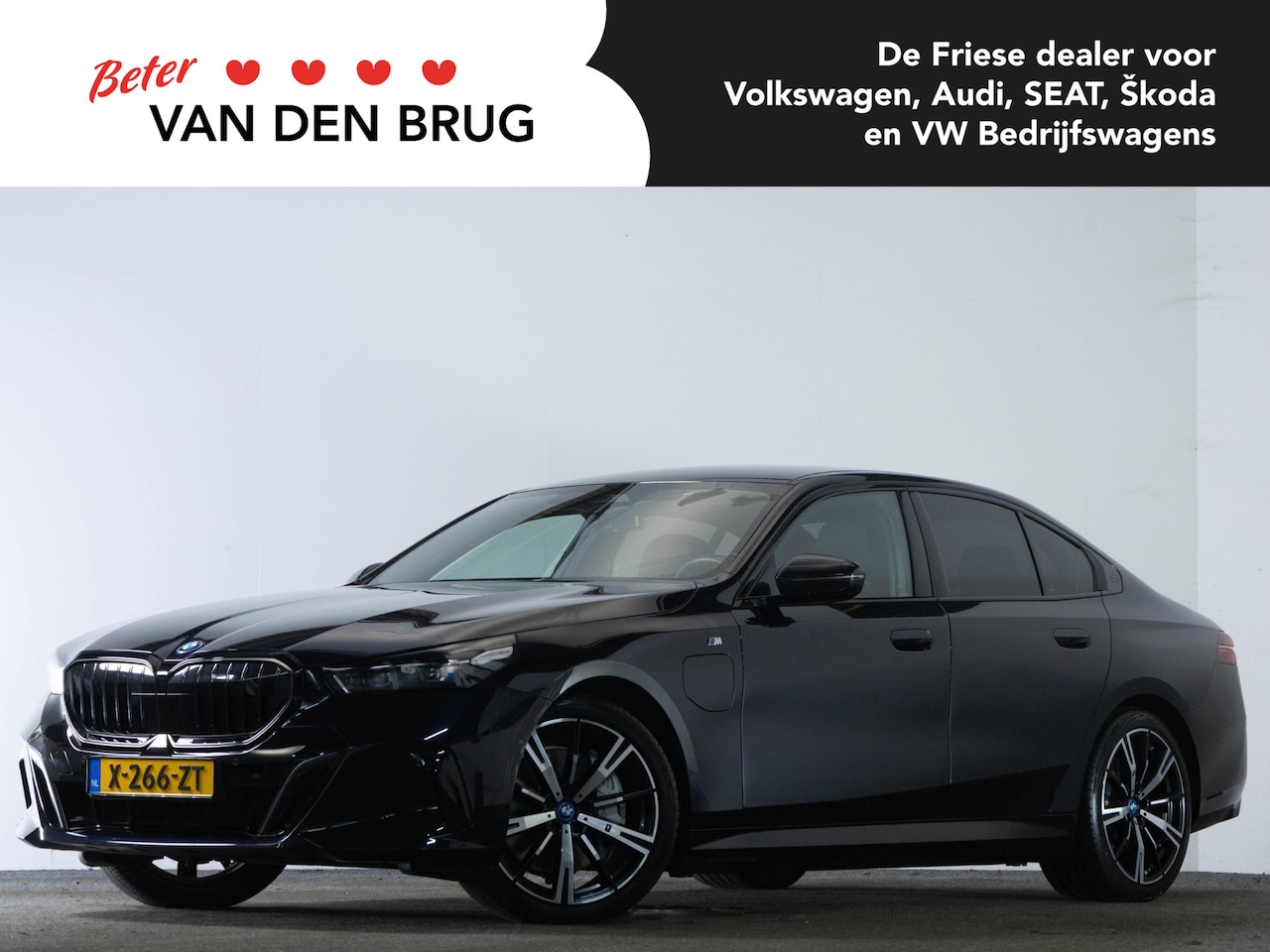 BMW 5-serie - 550e 490 PK M-Sport xDrive | LED | Vierwielbesturing | Leder | Stoelverwarming en Koeling - AutoWereld.nl