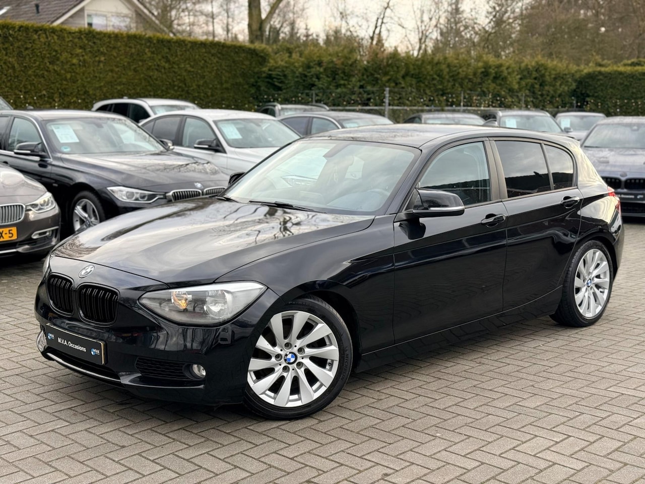 BMW 1-serie - 114i Business+|Nieuwe Ketting + Klepseals|Climate control|Stoelverwarming|17 inch.. - AutoWereld.nl