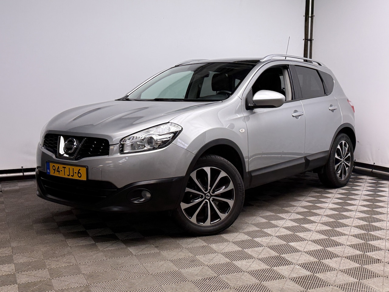 Nissan Qashqai - 1.6 Connect Edition Pano Navi Trekhaak NL Auto - AutoWereld.nl
