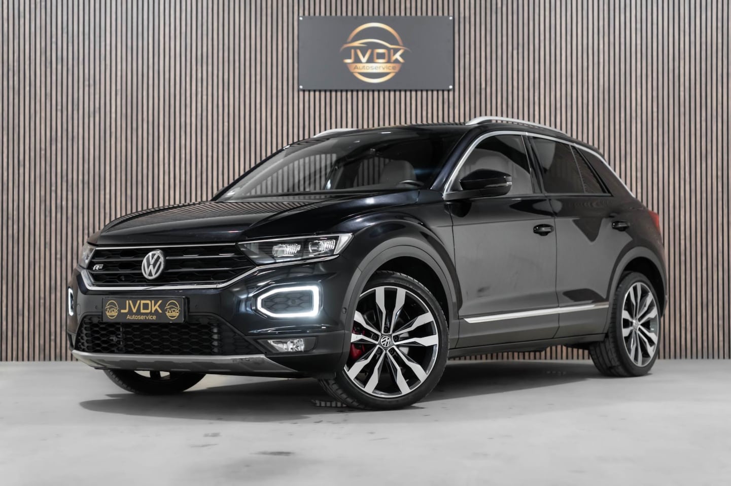 Volkswagen T-Roc - 2.0 TSI 4Motion R-LINE PANO DSG LED LEDER - AutoWereld.nl
