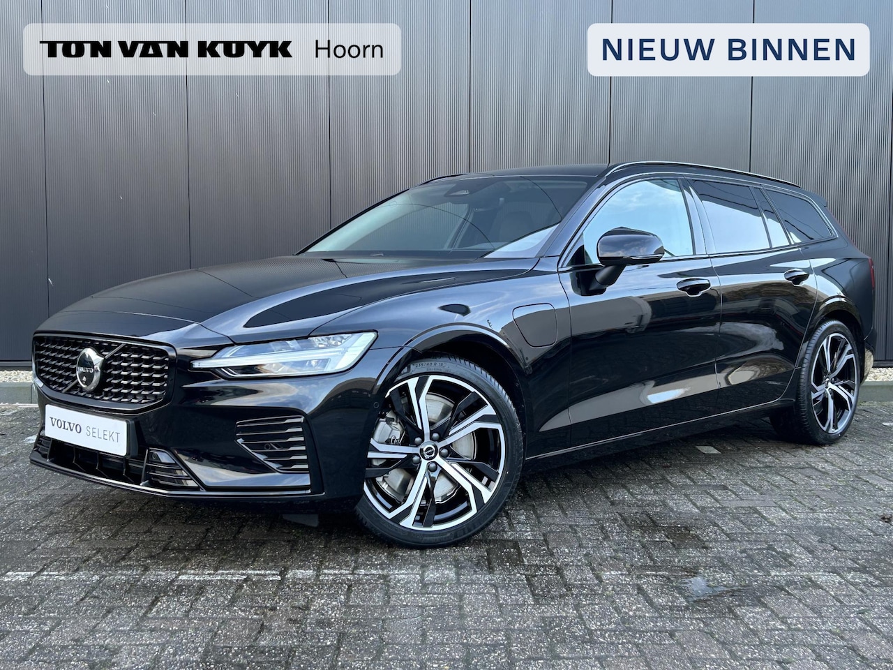 Volvo V60 - 2.0 T8 Plug-in hybrid AWD Plus Dark 360 camera/ Polestar tuning/ schuifdak/ head up displa - AutoWereld.nl