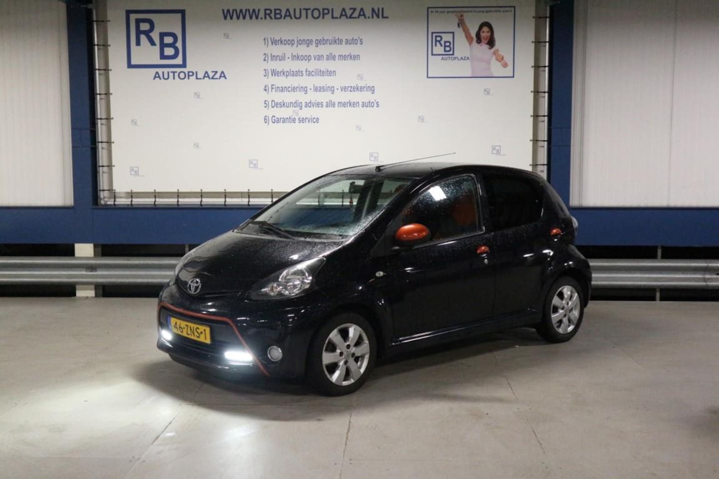 Toyota Aygo - 1.0 VVT-i Dynamic Orange / AIRCO ! ! ! - AutoWereld.nl