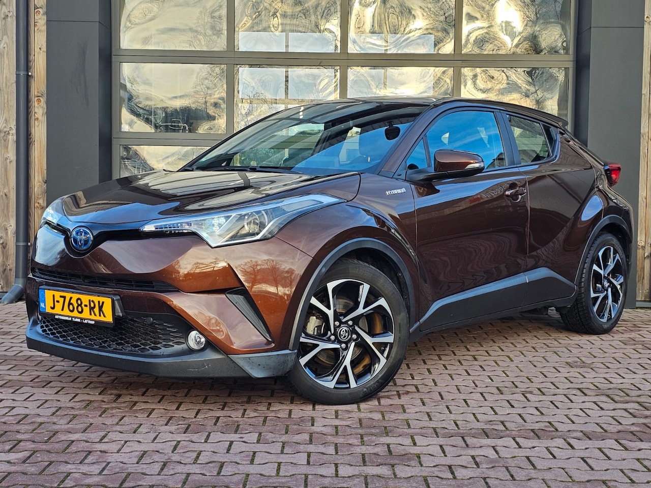 Toyota C-HR - 1.8 Hybrid Dynamic | Automaat | ACC | Trekhaak | Stoelverwarming | Camera | - AutoWereld.nl
