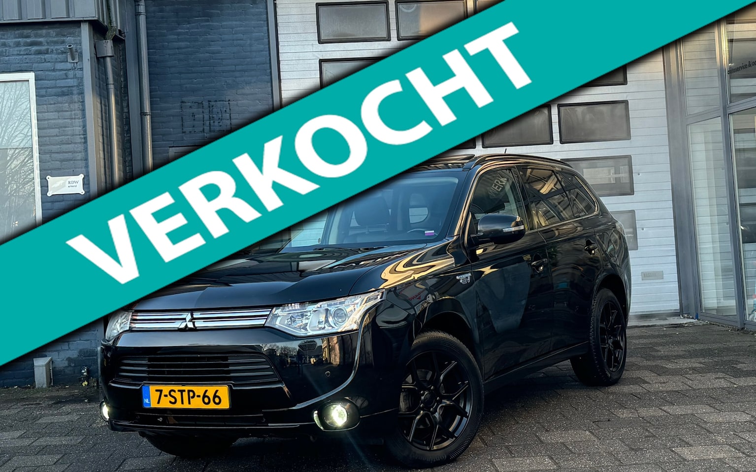 Mitsubishi Outlander - 2.0 PHEV Instyle | Clima | Camera | Cruise | Schuifdak - AutoWereld.nl