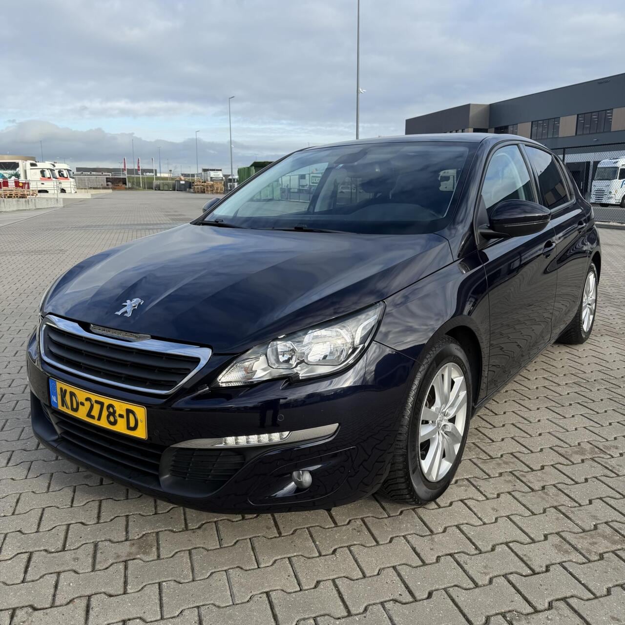 Peugeot 308 - 1.2 2016 | Navi | PDC | NW DISTRIBUTIE RIEM ! - AutoWereld.nl