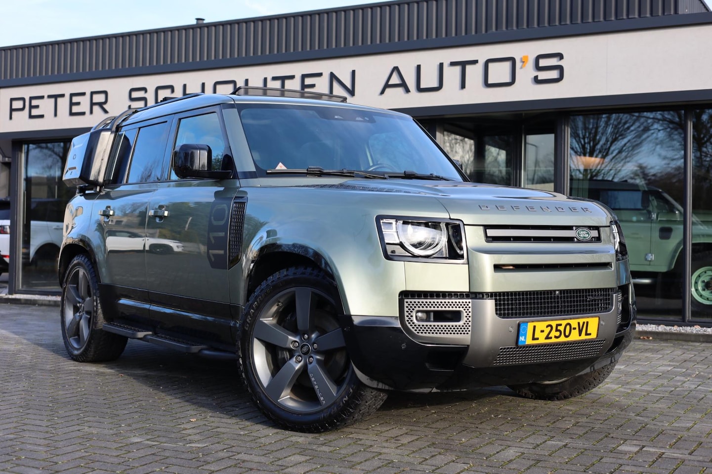 Land Rover Defender 110 - P400e XS Edition X-Dynamic * Full Options * - AutoWereld.nl
