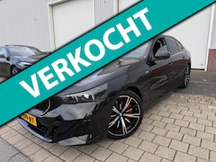 BMW i5 - EDrive40 2024 M-PAKKET SHADOW PANORAMA LEDER HARMAN KARDON 1-EIG