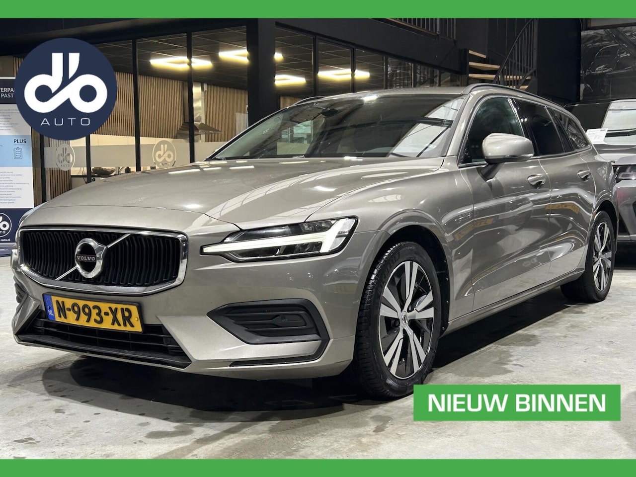 Volvo V60 - 2.0 B3 Momentum Business ORG.NL + NAP + DEALER O.H. - AutoWereld.nl