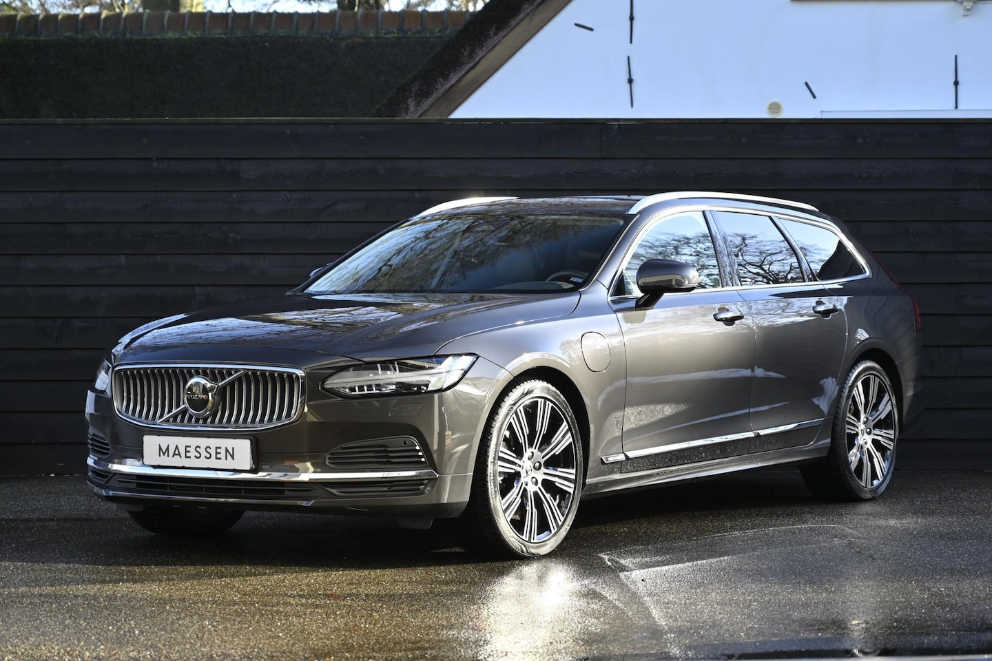 Volvo V90 - 2.0 T6 Plug-in hybrid AWD Ultimate Bright Panorama - Luchtvering - H&K Audio - Massage - B - AutoWereld.nl
