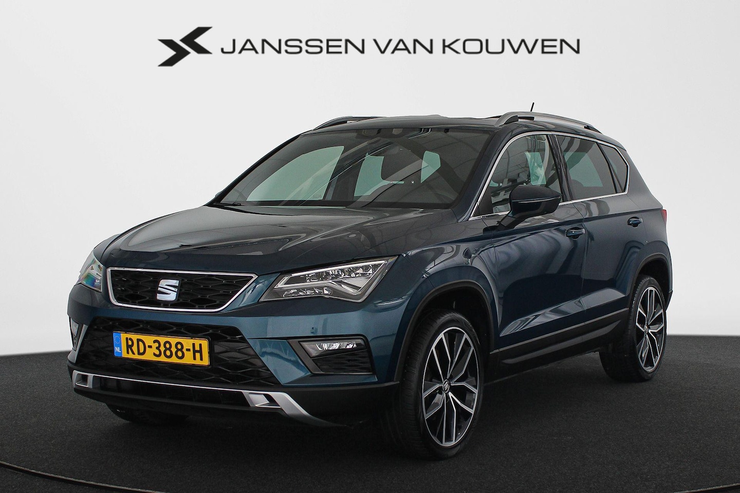 SEAT Ateca - 1.4 EcoTSI Xcellence Panoramadak Trekhaak Navi Camera Apple Carplay 19" - AutoWereld.nl