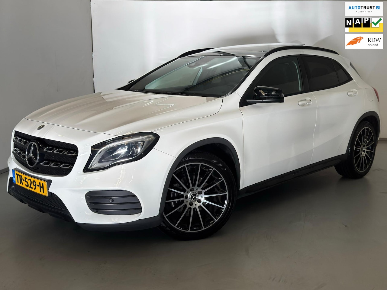 Mercedes-Benz GLA-Klasse - 200 AMG Edition 1 / Pano / Memory / NL-auto - AutoWereld.nl