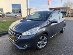 Peugeot 208 - 1.2 VTi 2013 Glazendak Airco Stoelverwarming