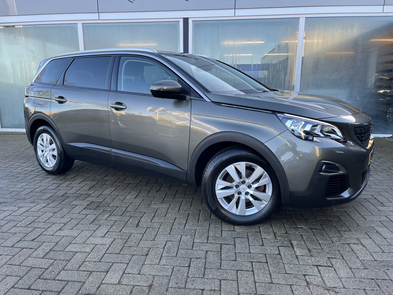 Peugeot 5008 - 1.2 PureTech Blue Lease Executive Led / Nav / Pdc / 7pers - AutoWereld.nl