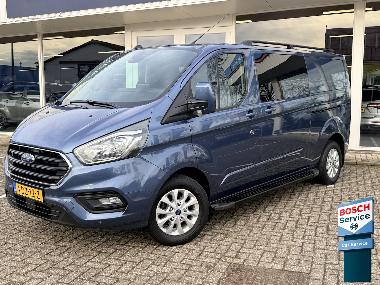 Ford Transit Custom - 300 2.0 TDCI 170pk L2H1 Limited DC | Automaat | Navi | Carplay/Android | PDC incl. Camera - AutoWereld.nl